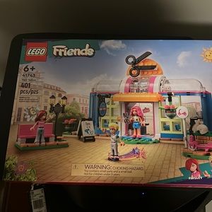 Lego friends salon